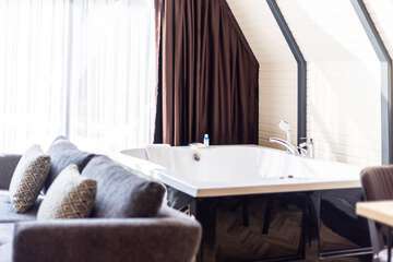 Jetted tub