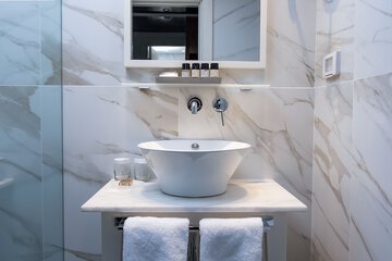 Bathroom sink