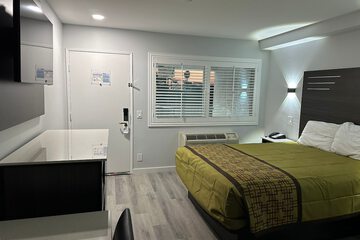 Room 5 of 10