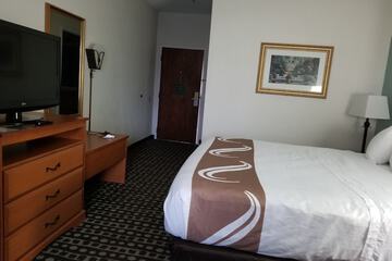 Room 28 of 69