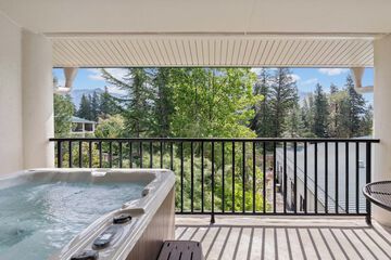 Private spa tub