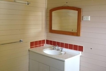 Bathroom sink
