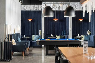 Lobby lounge