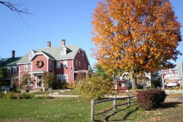 Old Red Inn & Cottages