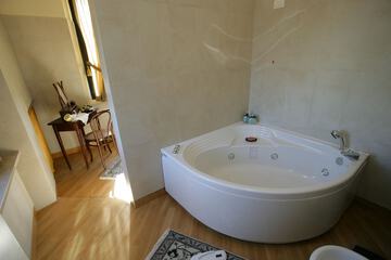 Jetted tub