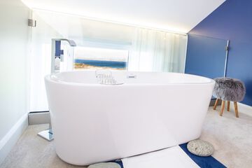 Private spa tub