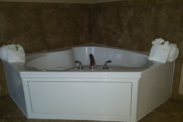 Jetted tub