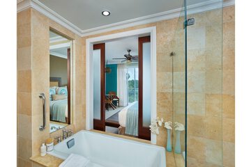 Deep soaking bathtub