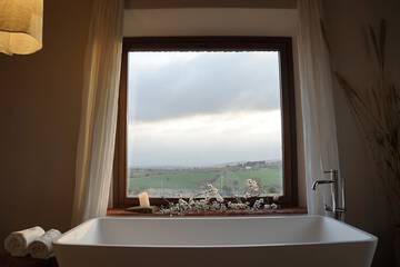 Deep soaking bathtub