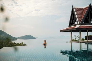 Infinity pool