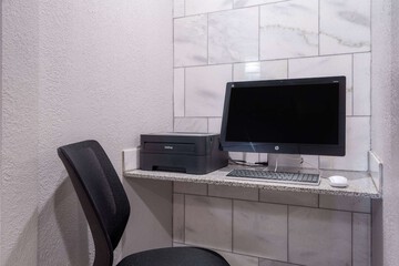 Business Center 36 of 36