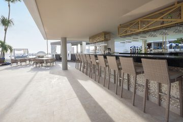 Poolside bar