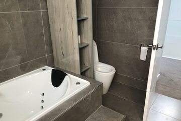 Jetted tub