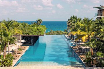 Infinity pool