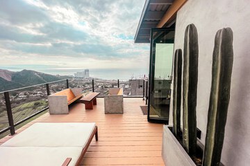 Beach/ocean view