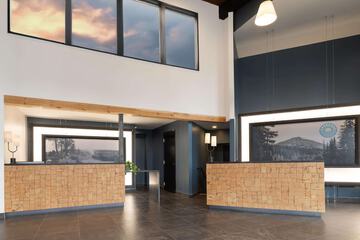 Check-in/check-out kiosk