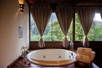 Jetted tub