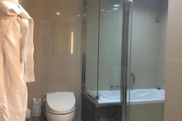 Deep soaking bathtub
