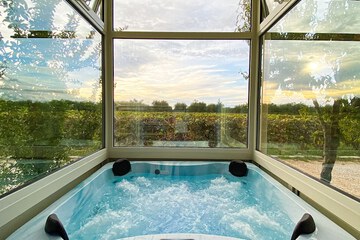 Jetted tub