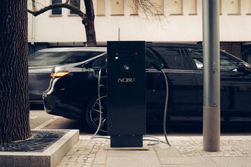 Electric vehicle charging station