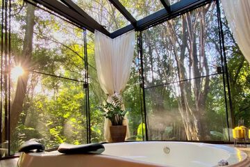 Private spa tub