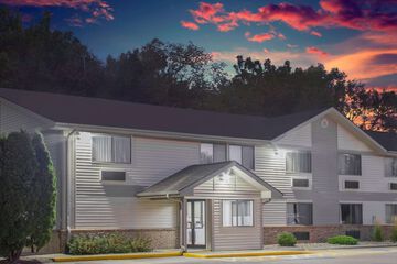 Super 8 by Wyndham Independence IA