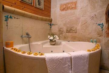 Private spa tub