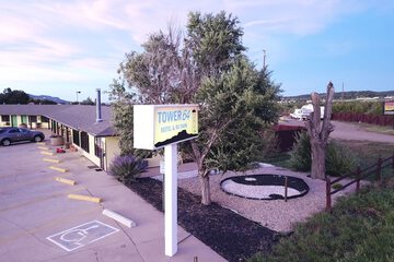 Check-in/check-out kiosk