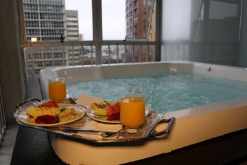 Indoor spa tub