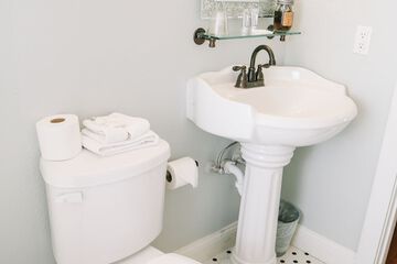 Bathroom sink