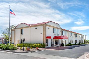 Econo Lodge Airport / Colorado Springs