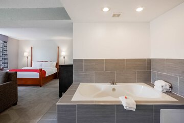 Deep soaking bathtub