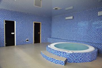 Indoor spa tub