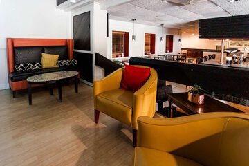 Lounge 65 of 69