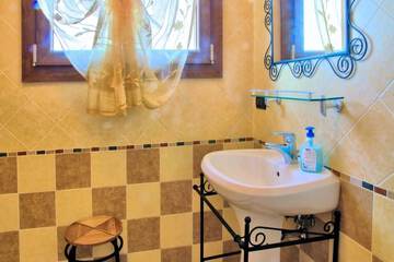 Bathroom sink