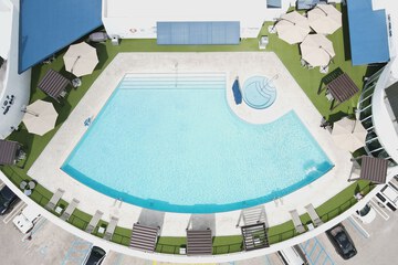 Rooftop pool