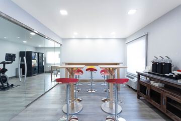 Breakfast/Coffee Service 32 of 36