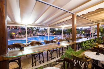 Poolside bar