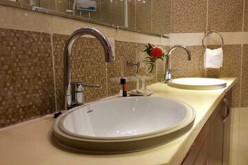 Bathroom sink