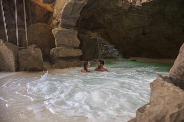 Indoor spa tub