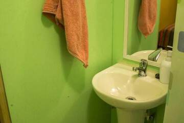Bathroom sink