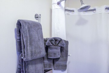 Deep soaking bathtub