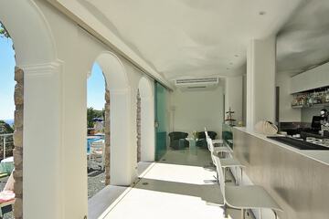 Poolside bar