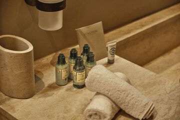 Bathroom amenities