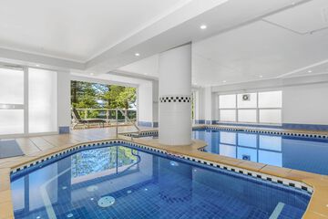Indoor spa tub