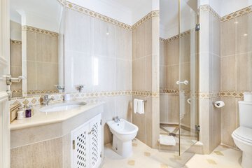 Bathroom amenities