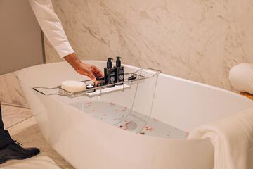 Bathroom amenities