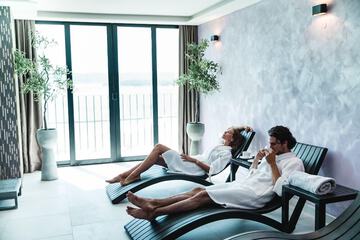 Indoor spa tub