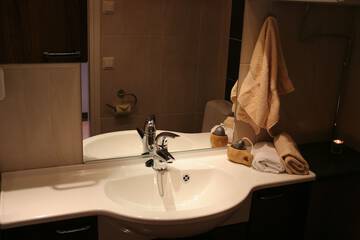 Bathroom sink