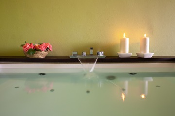 Private spa tub